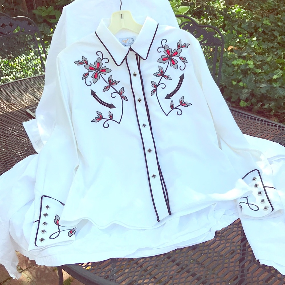 Ladies Western Wear blouse. Beautiful stitching!
